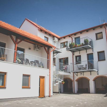 Apartman Rezidence Mikulov Buitenkant foto