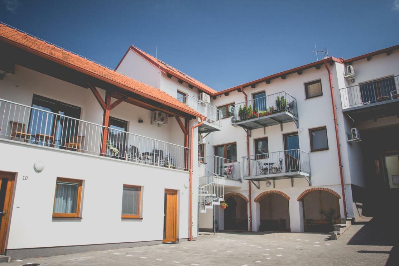 Apartman Rezidence Mikulov Buitenkant foto
